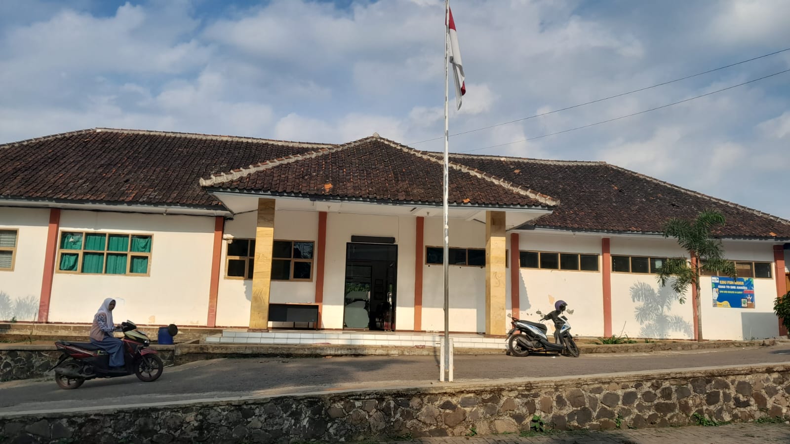 Krisis Ruang Belajar di SMKN 14 Garut: Bengkel Jadi Kelas Darurat